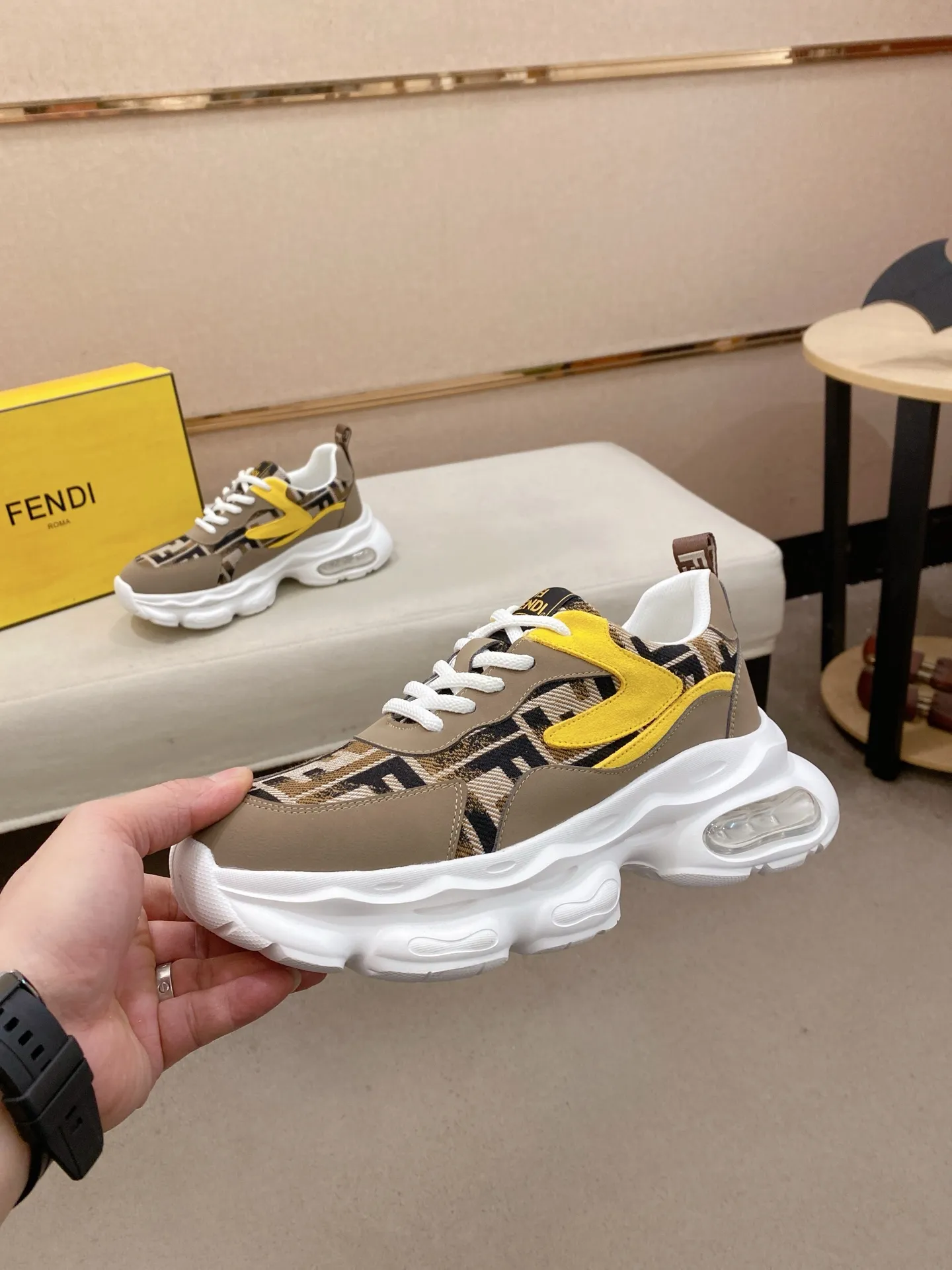 Factory price 442💰 (fendi) New style 👊🏻 upper 🇮🇹 imported cowhide fabric 🇩🇪 lining imported sheepskin lining. The original outsole is molded to highlight the identity of every man, and the upper foot is elegant and stable🚶🏻🚶🏻The high-end custom counters reproduce the original version📯No matter the wind or rain, the shoe last remains unchanged and can withstand the verification of time🔍️,🔵 Size: 38-44